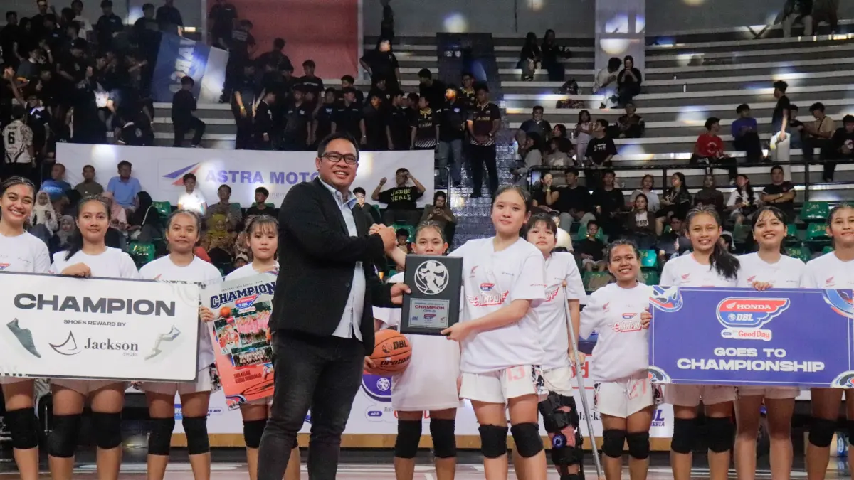 Tim putri SMA Kalam Kudus Sukoharjo juara Honda DBL with Kopi Good Day 2026 Central Java-South di Sritex Arena, Kamis (8/10/2026). (KUMALA TRISWANDARU/RADAR SOLO)