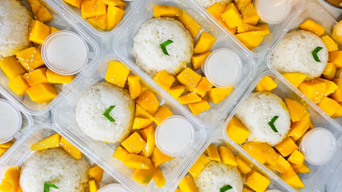 Banyak makanan khas Thailand yang menawarkan perpaduan rasa pedas, gurih, asam, hingga manis.