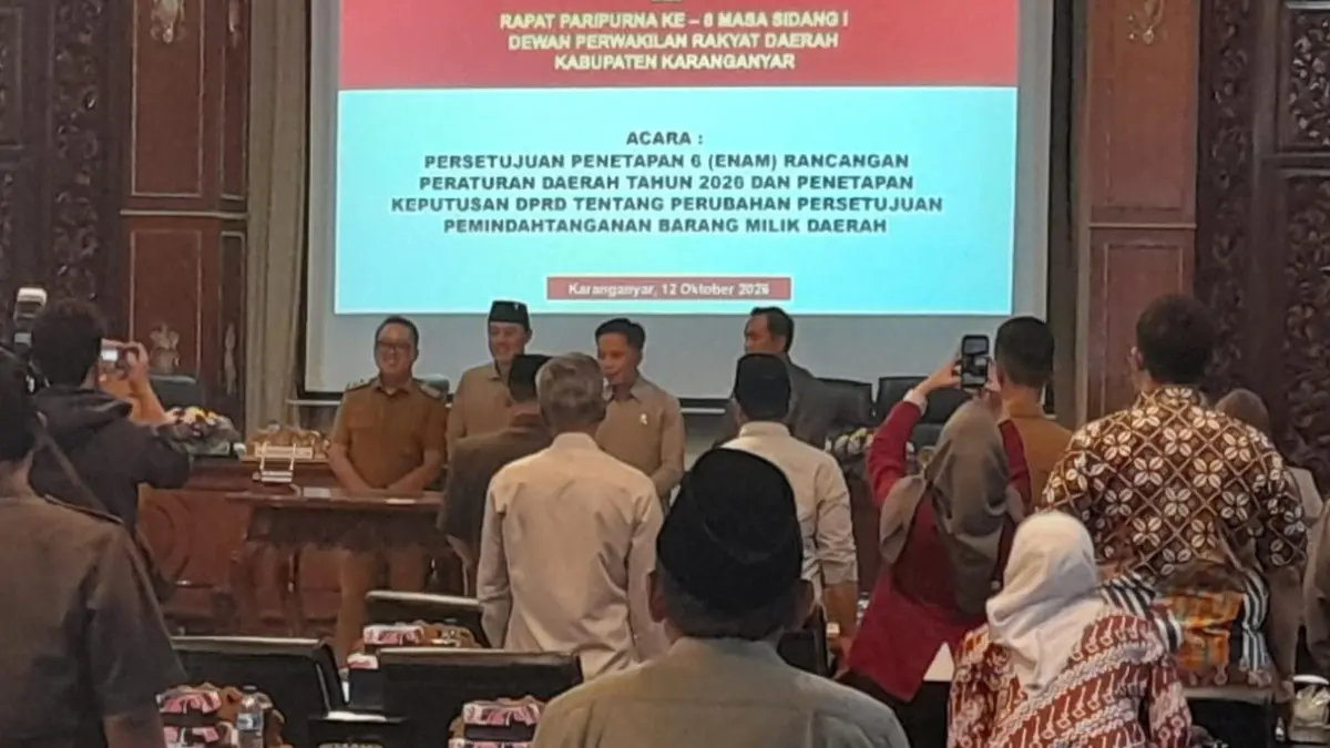 Sidang paripurna DPRD Karanganyar dengan agenda pengesahan perda baru, Selasa (13/10/2026). (Rudi Hartono/Radar Solo)