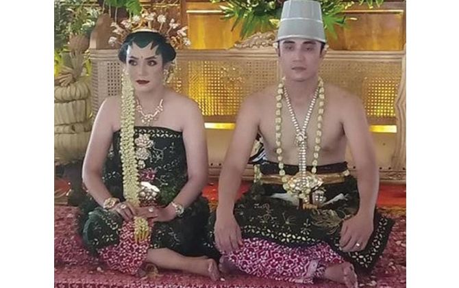 Pernikahan putri PB XIII, GRAy Putri Purnaningrum dengan Rizki Baruna Aji di Sasono Hondrowino, Dalem Ageng, Kompleks Keraton Kasunanan Surakarta, Rabu (24/3). (ISTIMEWA)