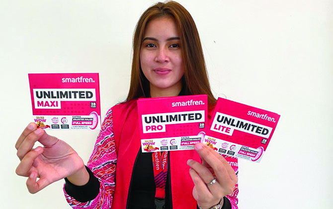 TEROBOSAN BARU: Smartfren luncurkan paket Unlimited Pro Rp 70.000. Produk ini melengkapi Paket Internet Smartfren Unlimited Lite Rp 55.000 dan Smartfren Unlimited Maxi Rp 80.000. (SMARTFREN FOR RADAR SOLO)