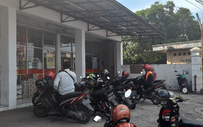 Toko modern 24 jam yang disatroni perampok bersenjata, Kamis (4/3) dini hari. (AHMAD KHAIRUDIN/RADAR SOLO)