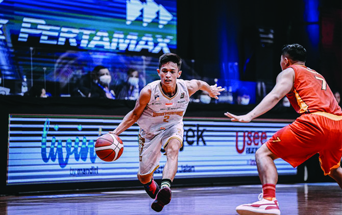 Samuel Devin Susanto saat bermain di ajang Indonesia Basketball League (IBL) Pertamax 2021.  (Official Resmi IBL)