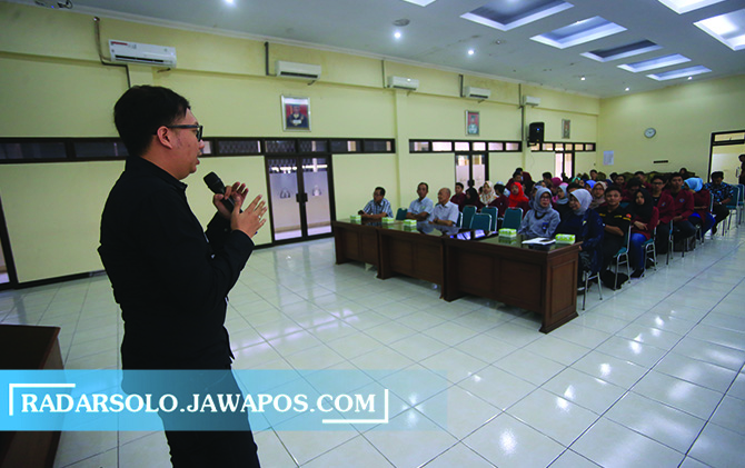 Ilustrasi proses belajar di Perguruan Tinggi (PT). Dosen dan pengurus yayasan PT resah soal SE dari Kemendikbud RI tentang rangkap jabatan. (RADAR SOLO PHOTO)