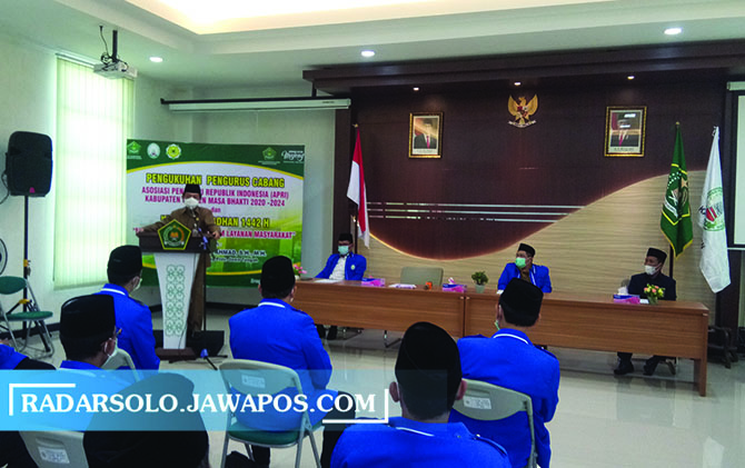 EMBAN AMANAT: Pengukuhan APRI Sragen, kemarin (19/4). (AHMAD KHAIRUDIN/RADAR SOLO)