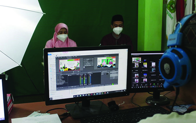 ONLINE: Salah satu SD Islam di Kota Solo menggelar pengajian akbar lewat online, Sabtu kemarin. (ISTIMEWA)