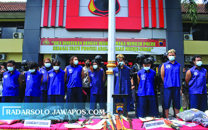 DIAMANKAN: Sejumlah pelaku kekerasan Sondakan diamankan di Polresta Surakarta. (CITRA SUSANTI/RADAR SOLO)