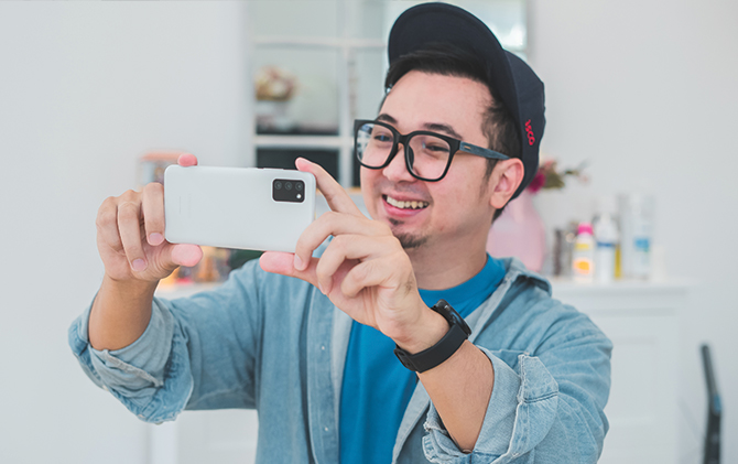 YouTuber Edho Zell membagikan tips keren untuk pengguna Samsung yang ingin menjadi conten creator.