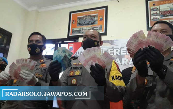 Kapolres Karanganyar M Syafi’ Maulla beberkan bukti upal yang disita, Rabu (21/4).