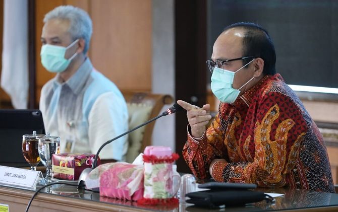 Gubernur Jateng Ganjar Pranowo bersama Direktur Pengembangan PT Jasa Marga Arsal Ismail.