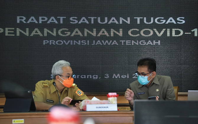 Gubernur Ganjar Pranowo mengikuti rakor soal penanganan Covid-19 dengan Mendagri secara virtual, Senin (3/5).