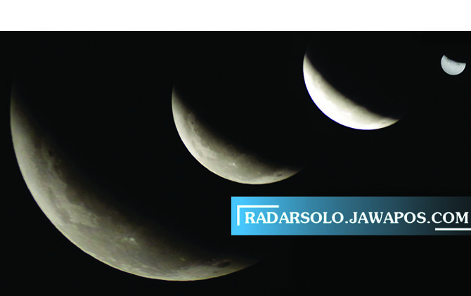 FENOMENA LANGKA: Gerhana bulan total atau super blood moon dilihat melalui teropong dari Pusat Observatorium Pondok Pesantren Modern Islam (PPMI) Assalam, Kartasura, Sukoharjo, Rabu (26/5). (M. IHSAN/RADAR SOLO)
