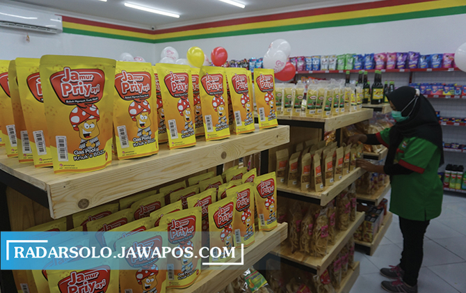 Toko desa Kamajaya Mart yang dikelola BUMDes Kemudo Makmur mulai beroperasi