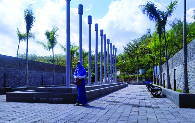 DIROMBAK: Pengunjung berwisata sekaligus menambah pengetahuan di Museum Karst Indonesia belum lama ini. (ISTIMEWA)