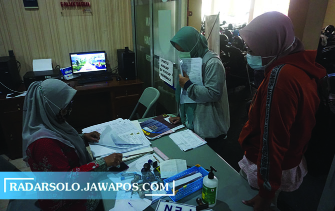 OPTIMALISASI: Tempat pelayanan pajak daerah di lingkungan Kantor Pemkab Klaten. (ANGGA PURENDA/RADAR SOLO)