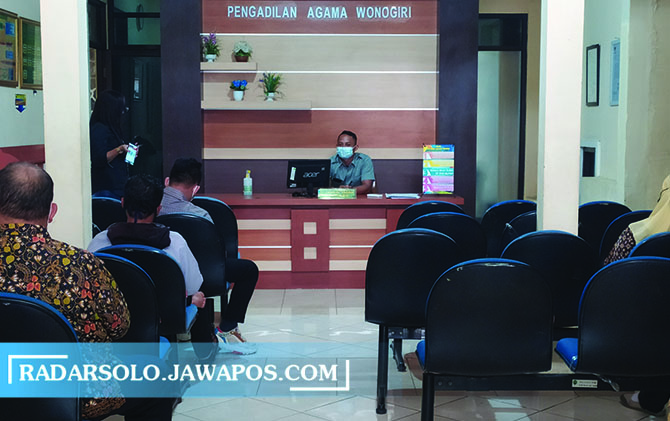 BERI TEROBOSAN: Pengadilan Agama Wonogiri mulai layani sidang keliling pertengahan Juni. (IWAN ADI LUHUNG/RADAR SOLO)