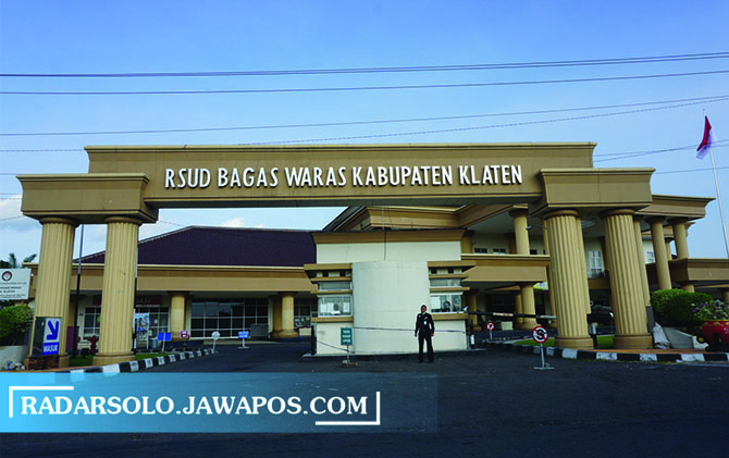 RUJUKAN: Gerbang utama Rumah Sakit Daerah (RSD) Bagas Waras Klaten yang termasuk salah satu rujukan penanganan pasien terpapar Covid-19. (ANGGA PURENDA/RADAR SOLO)