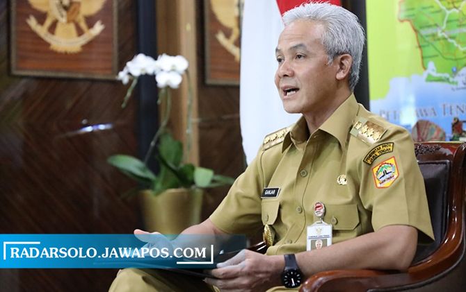 Gubernur Jateng Ganjar Pranowo nyatakan siap laksanakan pembatasan sosial di Jateng.