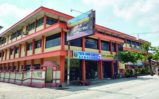 MEGAH: Gedung SMK Sakti Gemolong, Sragen. (ISTIMEWA)