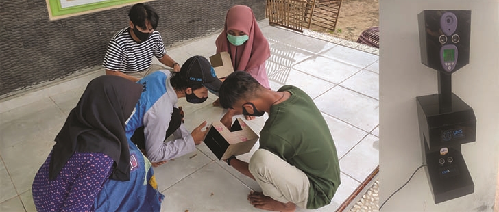 BERBAGI ILMU: Bakasrian Fericoari beri edukasi cara membuat alat pendeteksi suhu tanpa sentuh. (ISTIMEWA)