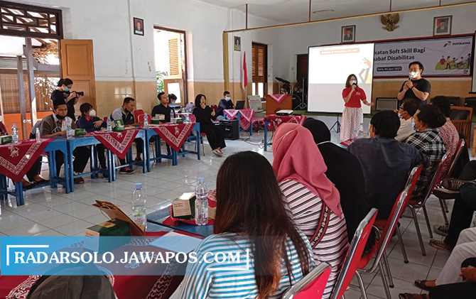 JD.ID memberikan pelatihan kepada pelaku UMKM disabilitas di Rumah Pelayanan Sosial Disabilitas Sensorik Netra Bhakti Candrasa.