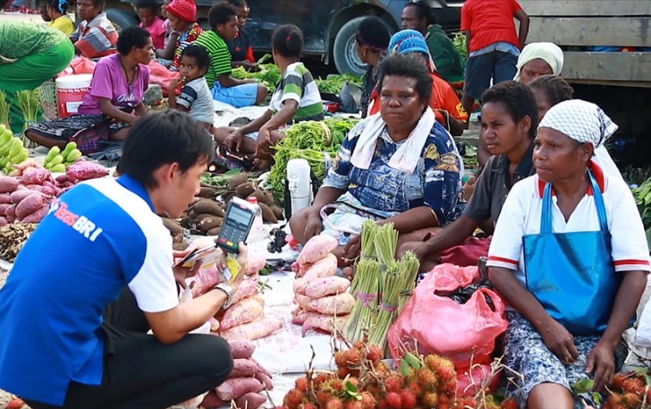 BRI melalui pemberdayaan, memacu penyaluran kredit yang lebih kompetitif di segmen UMKM.