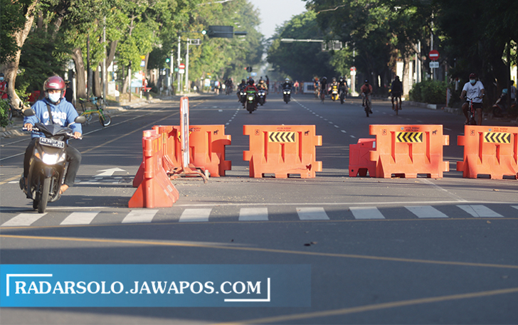 MULAI DIBUKA: Besok Jalan Slamet Riyadi dan sejumlah jalan lain yang ditutup selama pemberlakuan PPKM Darurat dan PPKM Level 4 akan mulai dibuka. Namun proses pembukaan hanya berlaku pada pagi hingga malam hari. (M. IHSAN/RADAR SOLO)