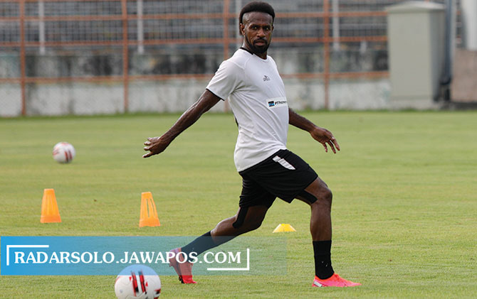 Boaz Solossa dirayu sejumlah klub dari liga 1 maupun liga 2. (JPG)
