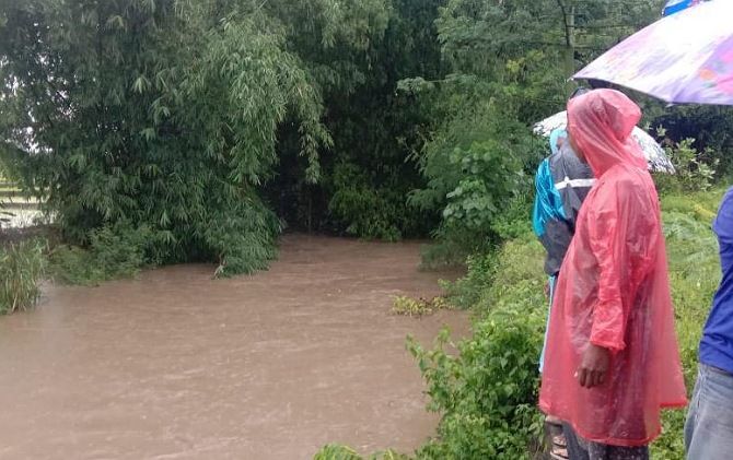 Tim masih melakukan proses pencarian korban yang hanyut di Sungai Jumog beraliran deras.