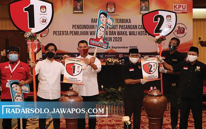 Paslon Gibran-Teguh dan Bagyo-Supardjo saat pengambilan nomor urut, beberapa waktu lalu. Debat calon wali kota Solo tak akan disiarkan secara live.