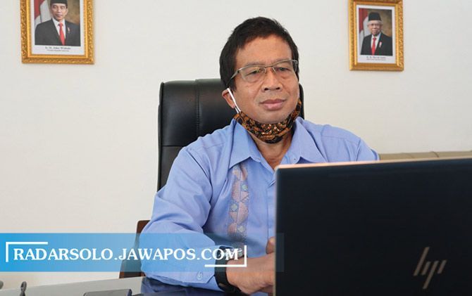 Rektor UNS Jamal Wiwaha memebenarkan ada salah satu dosen di FH yang meninggal akibat Covid-19.