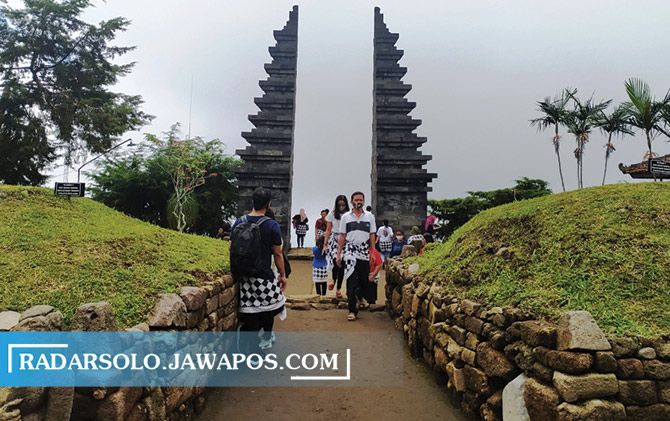Candi Ceto sebelum pandemi lalu. Selama PPKM, objek wisata ini ditutup.