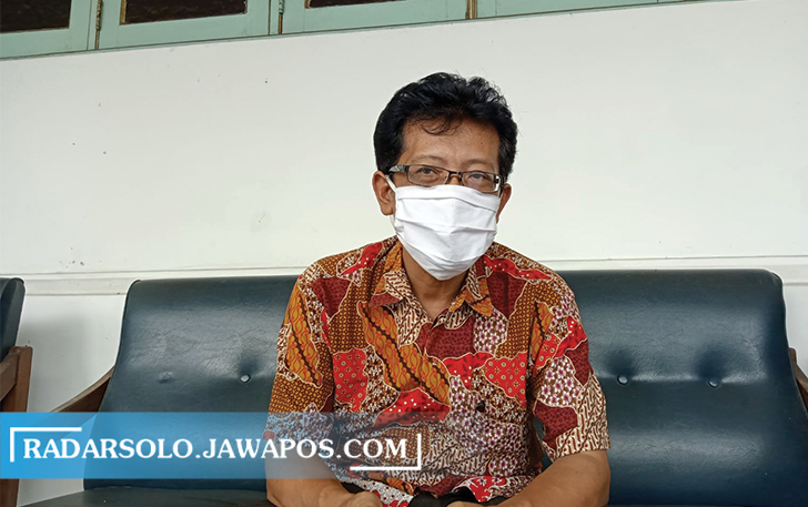 Humas Pura Mangkunegaran Joko Pramudyo memberikan keterangan kepada media. (MANISA ELFIRA/RADAR SOLO)