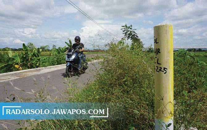 Patok Tol Solo-Jogja di Desa Kahuman, Polanharjo, kemarin.