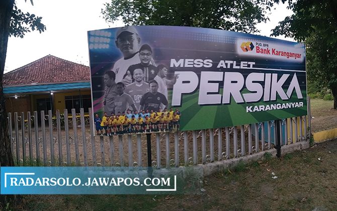 TAK BERPENGHUNI: Susana mes Persika Karanganyar di selatan Pabrik Gula Tasikmadu sudah terlihat sepi.