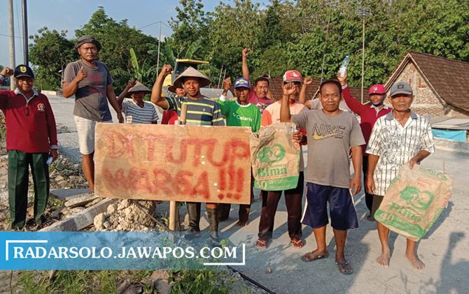 Sejumlah petani protes pembangunan jembatan ganefo karena berdampak ke lahan pertaniannya.
