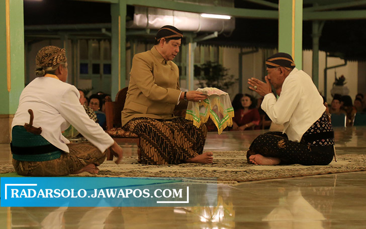 KGPAA Mangkunegara IX saat menggelar ruwahan di Pendapa Ageng Pura Mangkunegaran, beberapa waktu lalu. (DAMIANUS BRAM/RADAR SOLO)