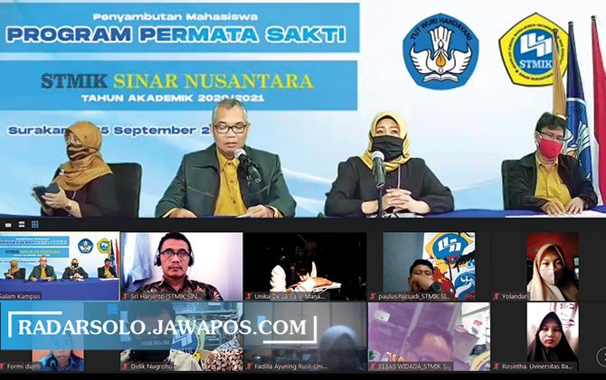 ONLINE: STIMIK SiNus menerima mahasiswa program Permata-Sakti secara virtual, Jumat (25/9) pekan lalu.