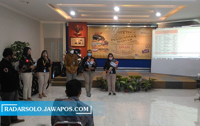 Pengundian hadiah tabungan Kata Hati di kantor pusat PT BPR Guna Daya Boyolali, Selasa (26/1).