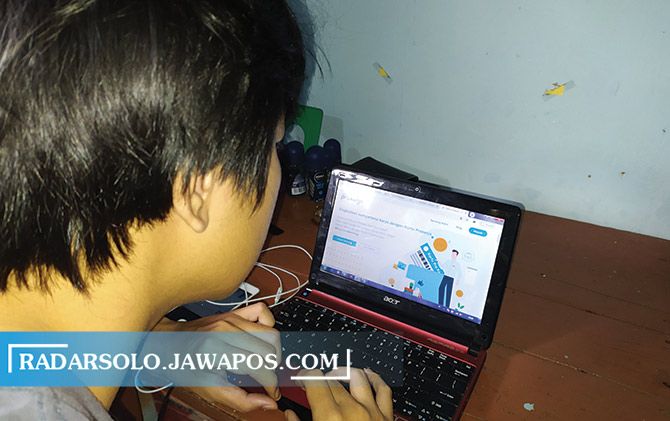 Warga mendaftar kartu prakerja melalui website resmi https://www.prakerja.go.id/.