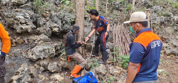 Tim gabungan saat melakukan pengecekan di Luweng Melikan yang terletak di Dusun Punung Desa Jatirejo Kecamatan Giritontro Sabtu (4/9). (ISTIMEWA)