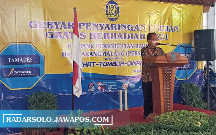 TERUS TUMBUH: Direktur Utama PT BPR BKK Karangmalang Raji beri sambutan pada gebyar penyaringan undian berhadiah, kemarin. (RADAR SOLO PHOTO)