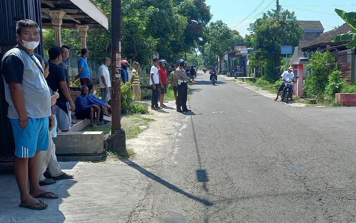 Dusun Ngrawoh, Desa Tegalgede, Karanganyar kota atau jalan alternatif Karanganyar menuju ke Matesih. (RUDI H/RADAR SOLO)