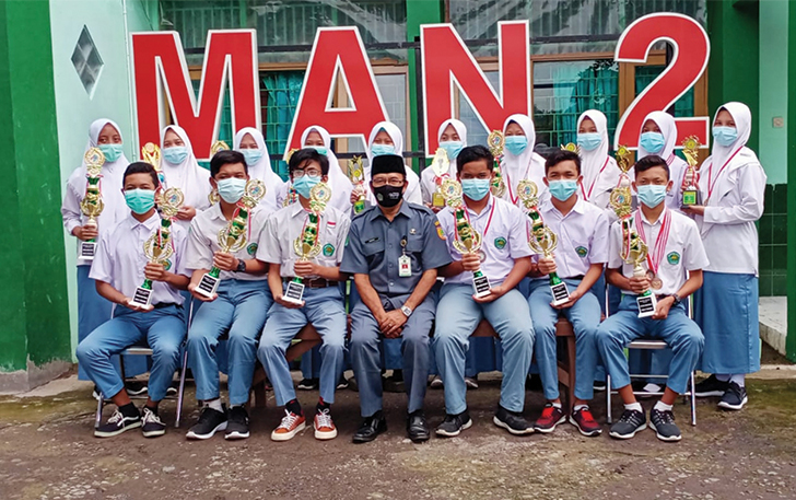 TERBAIK: Siswa berprestasi MAN 2 Sragen. (ISTIMEWA)