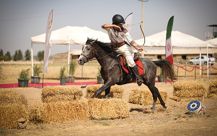 TAK GENTAR: Muhammad Yahya Ayyas saat berkompetisi di kejuaraan dunia pahanan berkuda di Iran. (DOKUMENTASI PRIBADI)