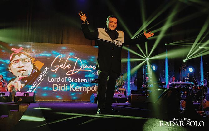 Didi Kempot semasa hidup saat manggung di salah satu hotel di Solo.