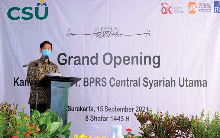 Wali Kota Surakarta memberikan sambutan dalam Grand Opening kantor baru BPRS Central Syariah Utama. (ISTIMEWA)