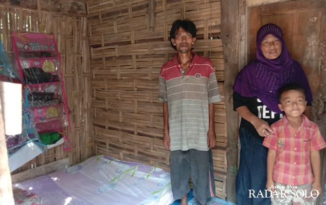 Pariyem ditemui di rumahnya di Desa Banaran, Kecamatan Sambungmacan, kemarin.