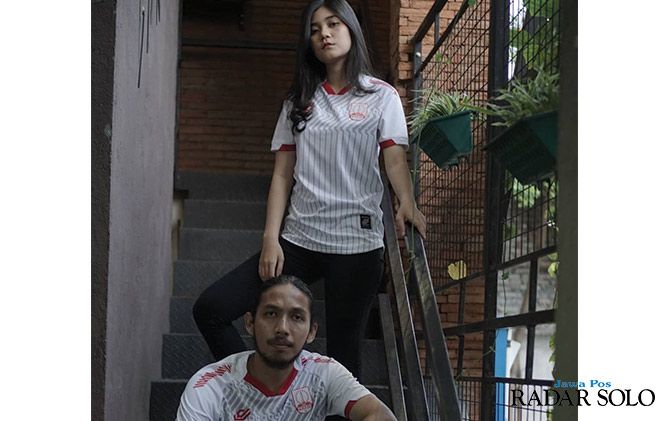 Bentuk jersey tandang Persis Solo yang rencananya akan digunakan untuk musim Liga 2 2020.