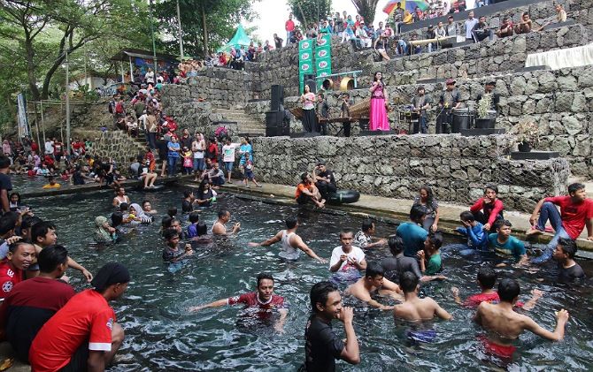 Objek wisata Umbul Cokro di Klaten ramai dikunjungi wisatawan saat sebelum pandemi Covid-19.